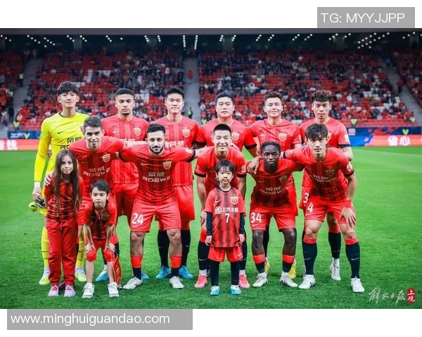 足球明星齐聚送祝福共同庆祝球迷的特别生日时刻